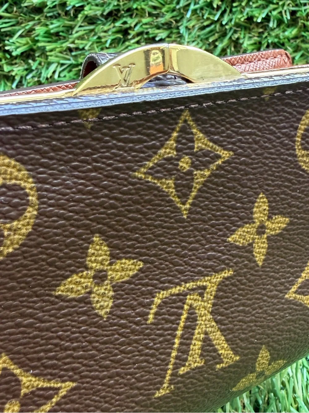 Vintage Louis Vuitton Monogram Kiss-Lock Wallet